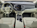 2022 Volvo XC90 T5 Momentum
