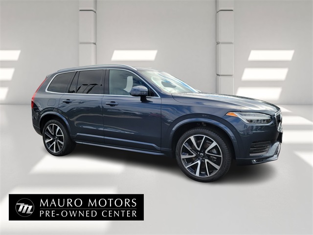2022 Volvo XC90 T6 Momentum